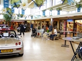Baars Automobielen in het winkelcentrum Makado